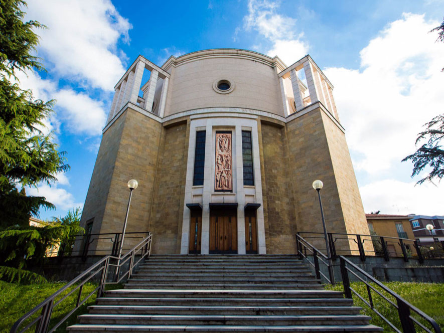 Vista del prospetto frontale del Tempio Votivo della Pace
