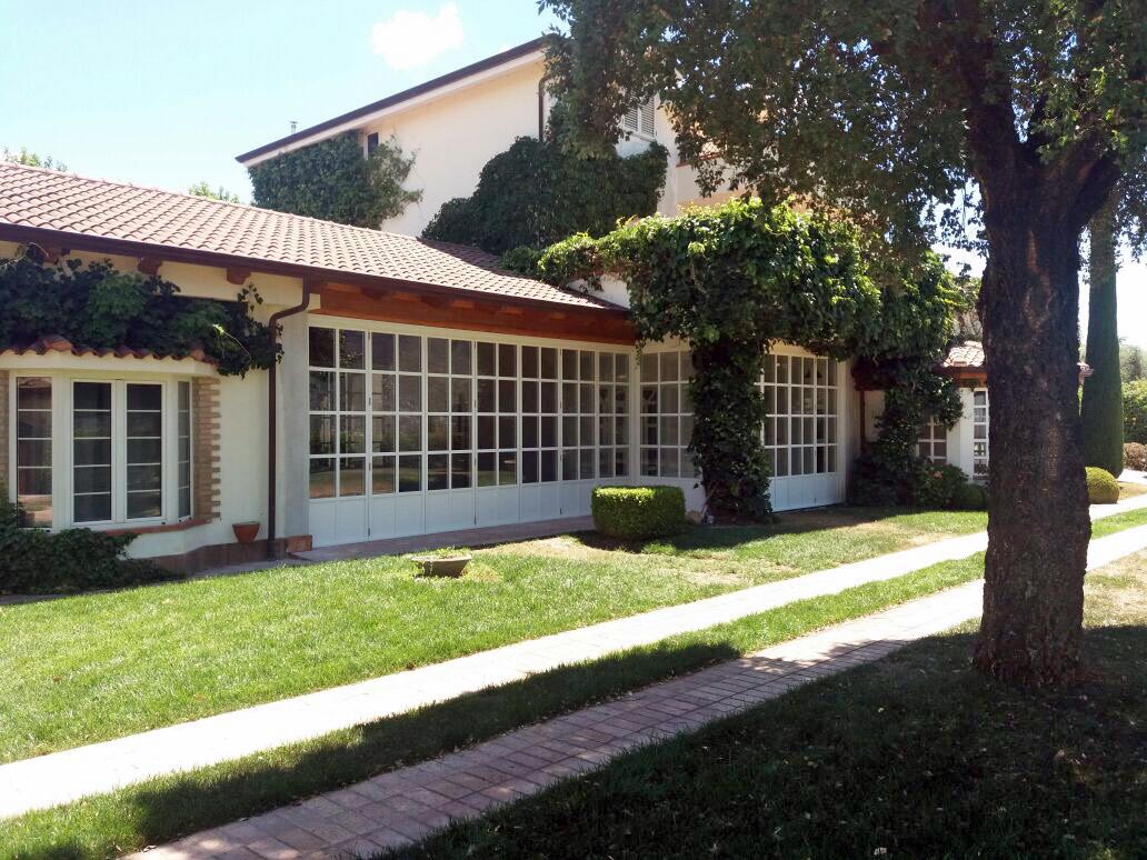 Prospetto laterale di Villa Salerno