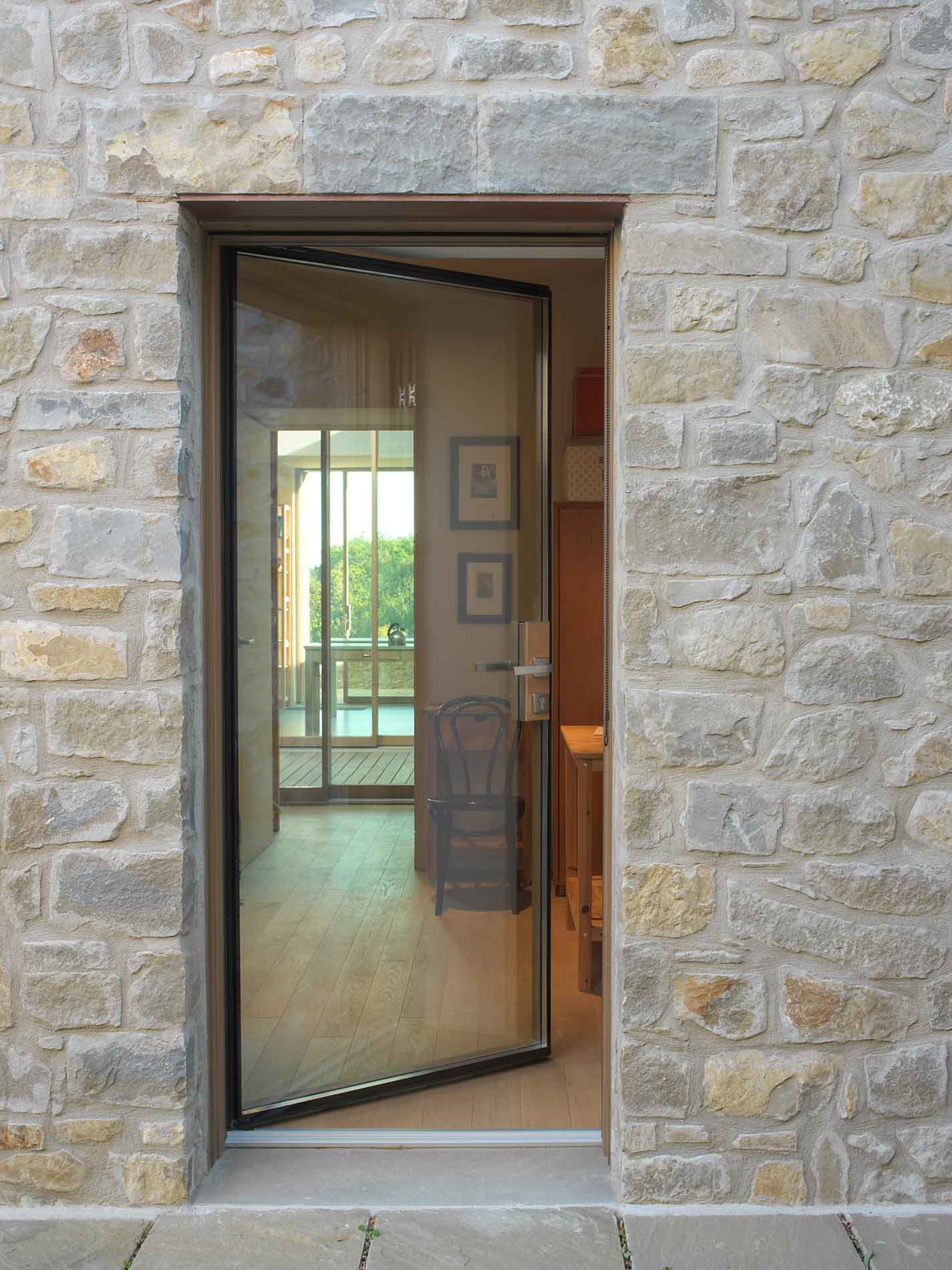 Villa Firenze, portiera Skyline con profilo esterno retroverniciato nero