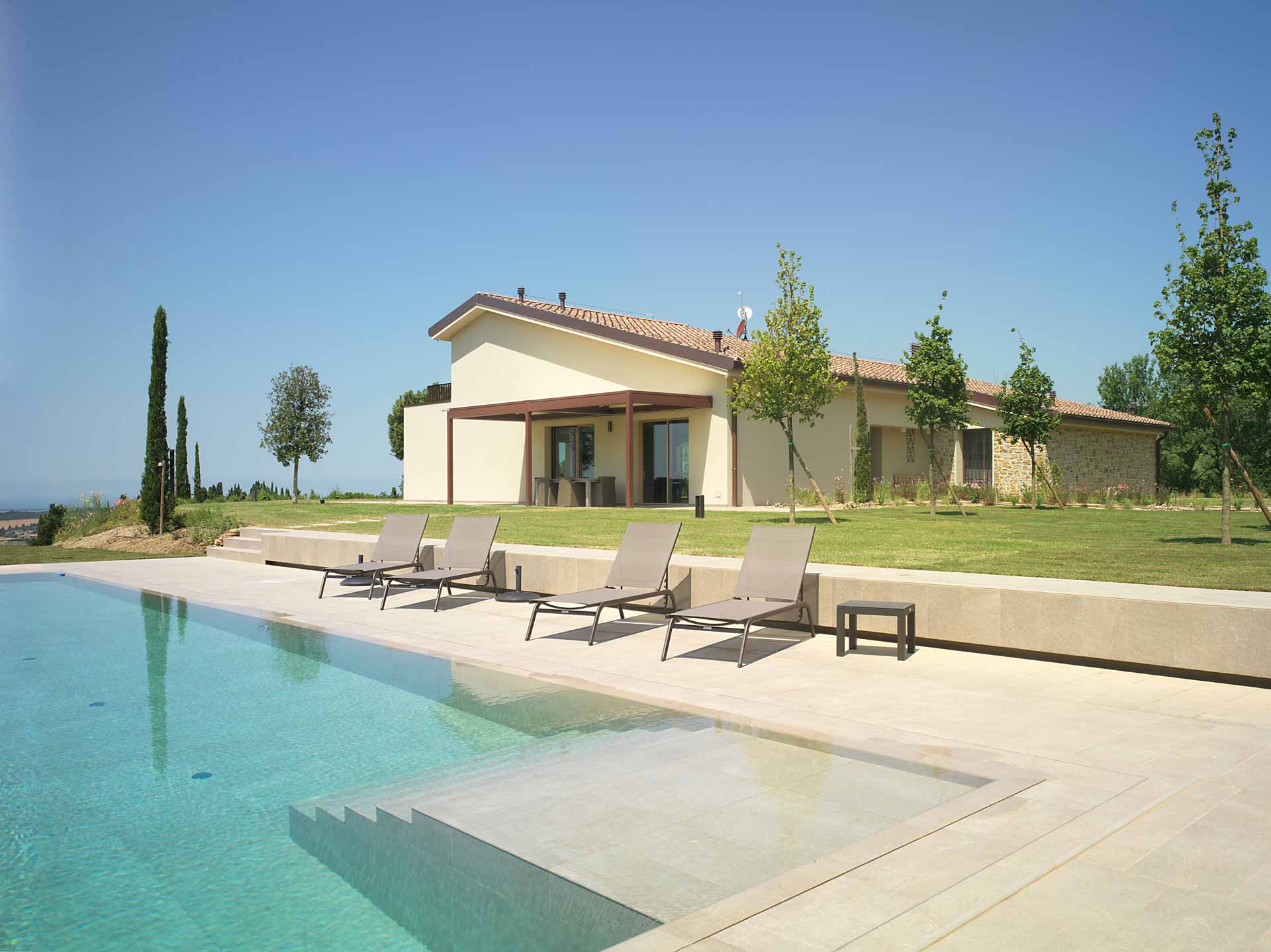 Villa Pisa, vista generale con piscina