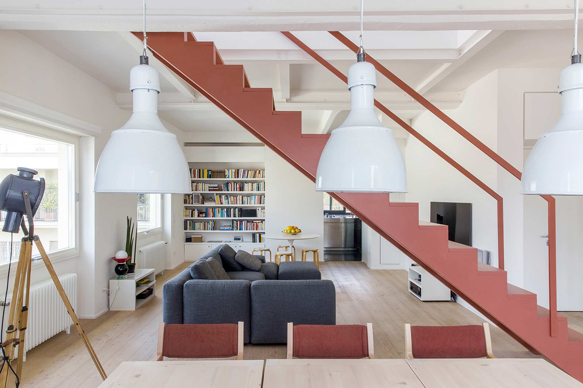 Villa Roma, vista dell'open space con serramenti a bilico orizzontale Skyline