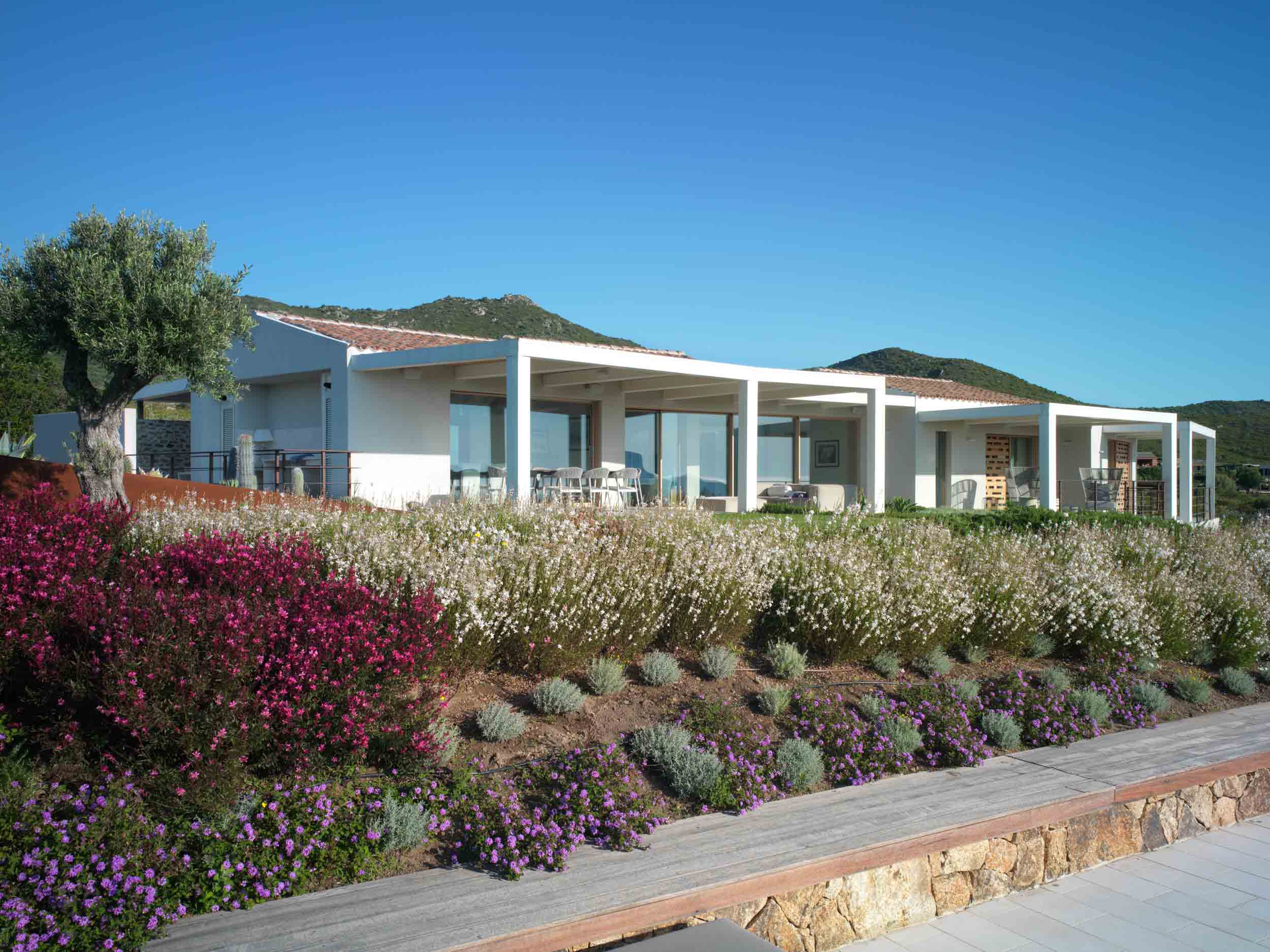 villa-costa-smeralda-façade-arrière-carminati