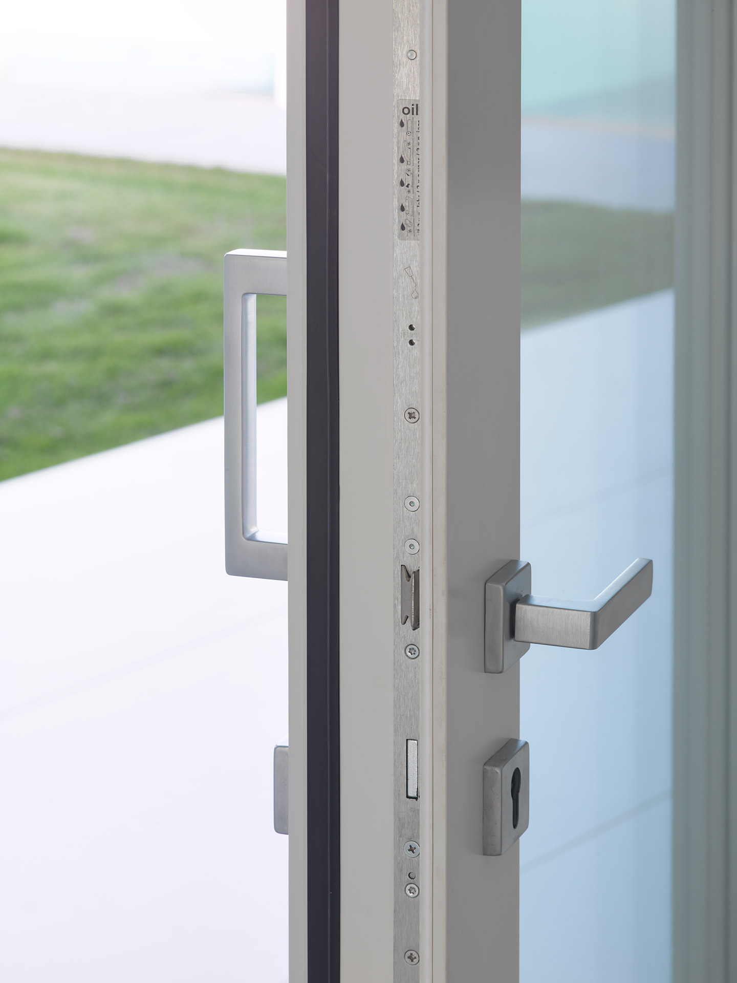 Villa Verona, dettaglio delle maniglie dalla porta d’ingresso