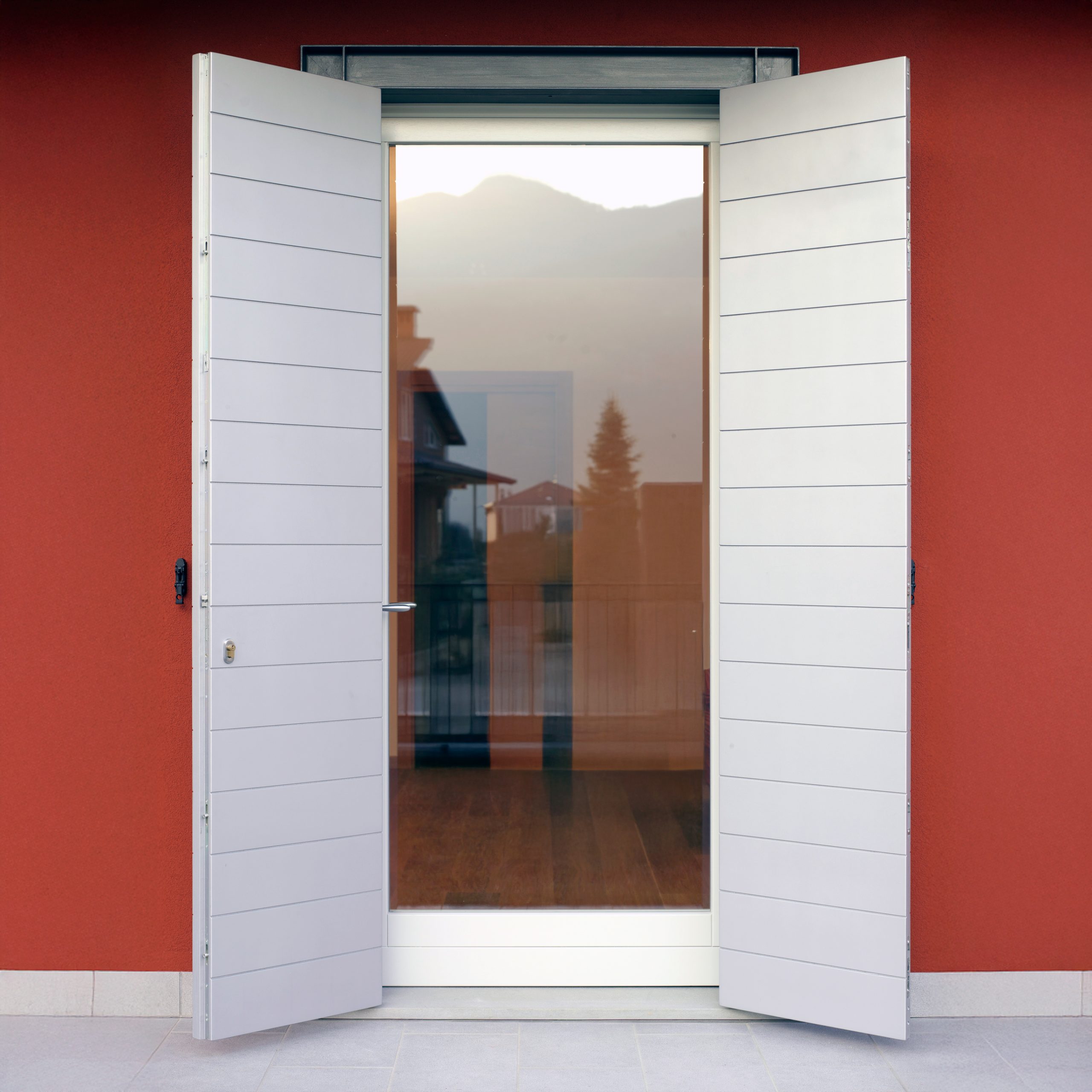 Antoni esterni a doghe orizzontali laccati bianchi