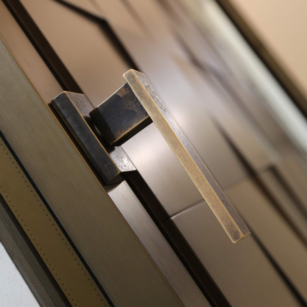 Vittoria Line window handle in bronze