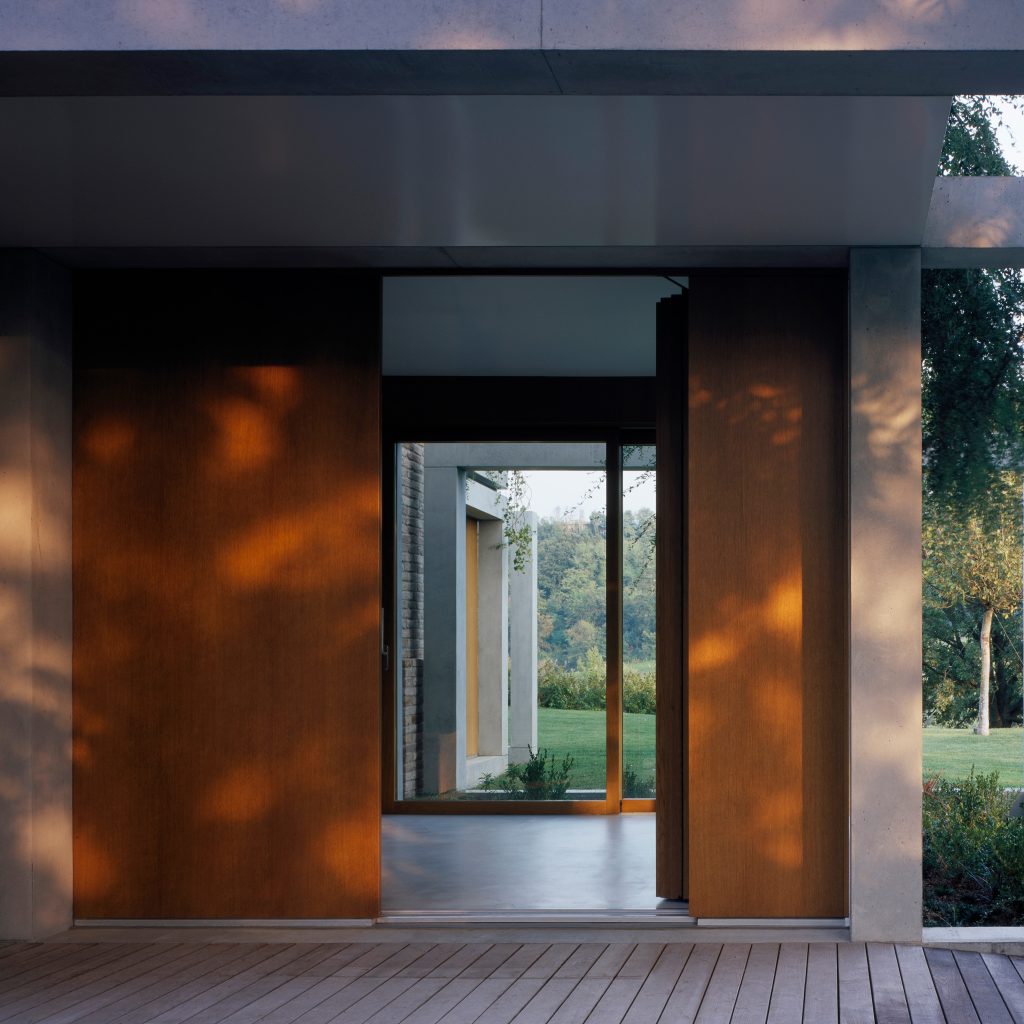 Portoncino d'ingresso in rovere naturale tinto noce