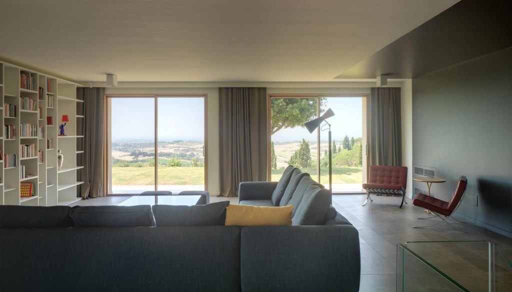 Immagine di copertina di Villa Pisa con due alzanti scorrevoli