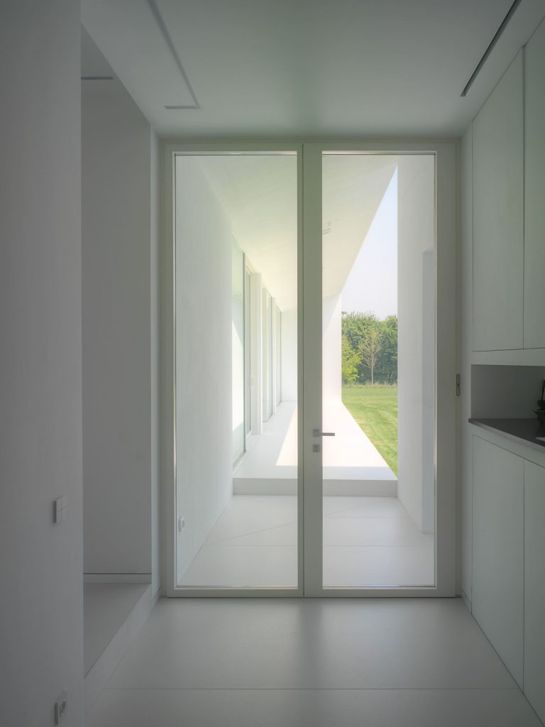 Skyline Entrance Door a due ante in abete laccato bianco