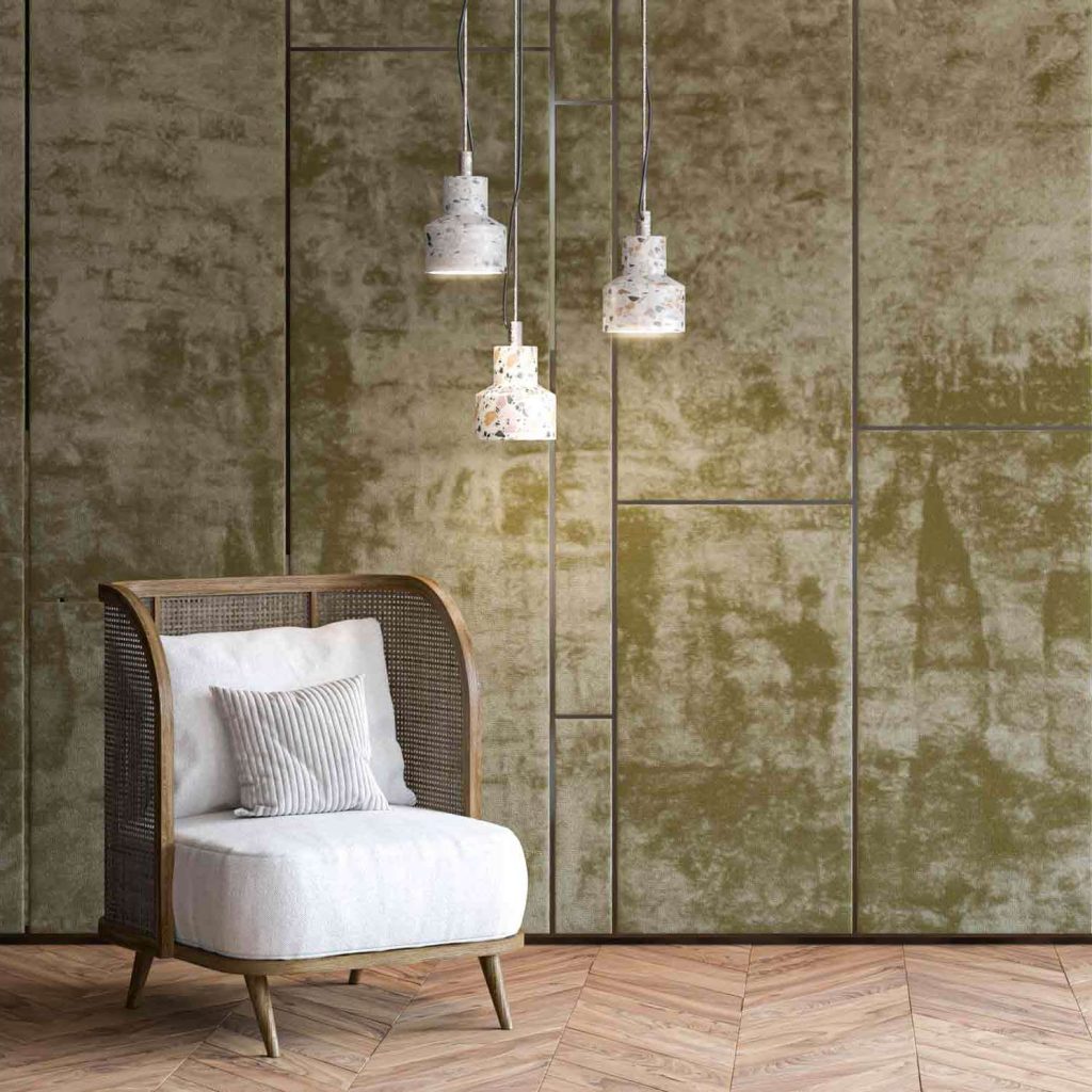 Boiserie Velluto con pannelli lisci e profili in legno