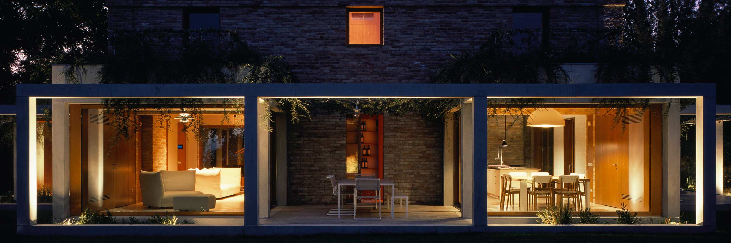 View of a facade with Klima 80 wooden windows