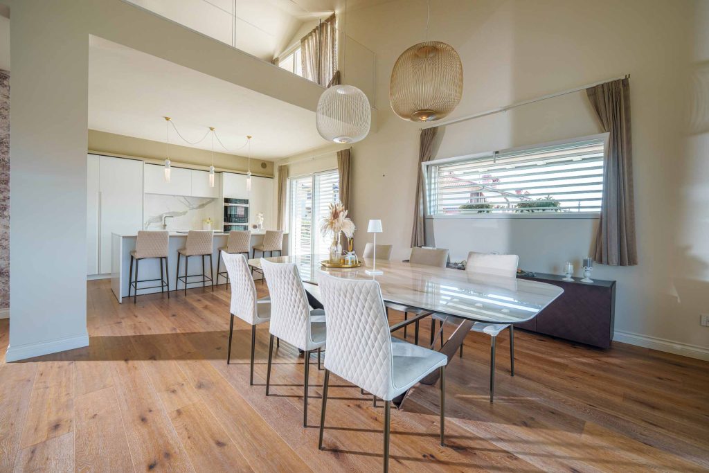 Zona giorno con cucina su misura di Villa Medolago