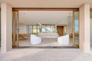 Skyline Minimal Frames sliding windows installed in the Villa Palma de Mallorca - Detail of open windows