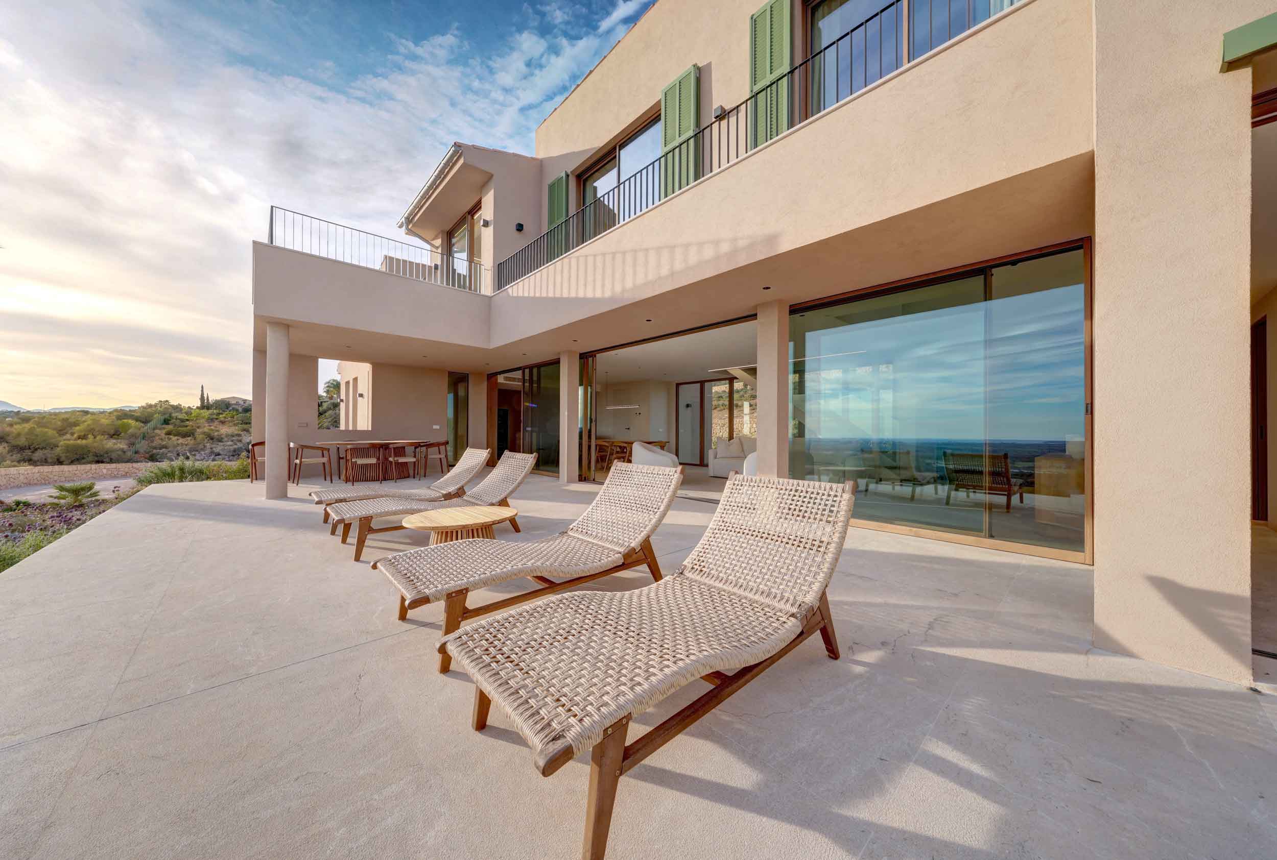 Finestre scorrevoli Skyline Minimal Frames installate nella Villa Palma di Maiorca – Dettaglio esterni