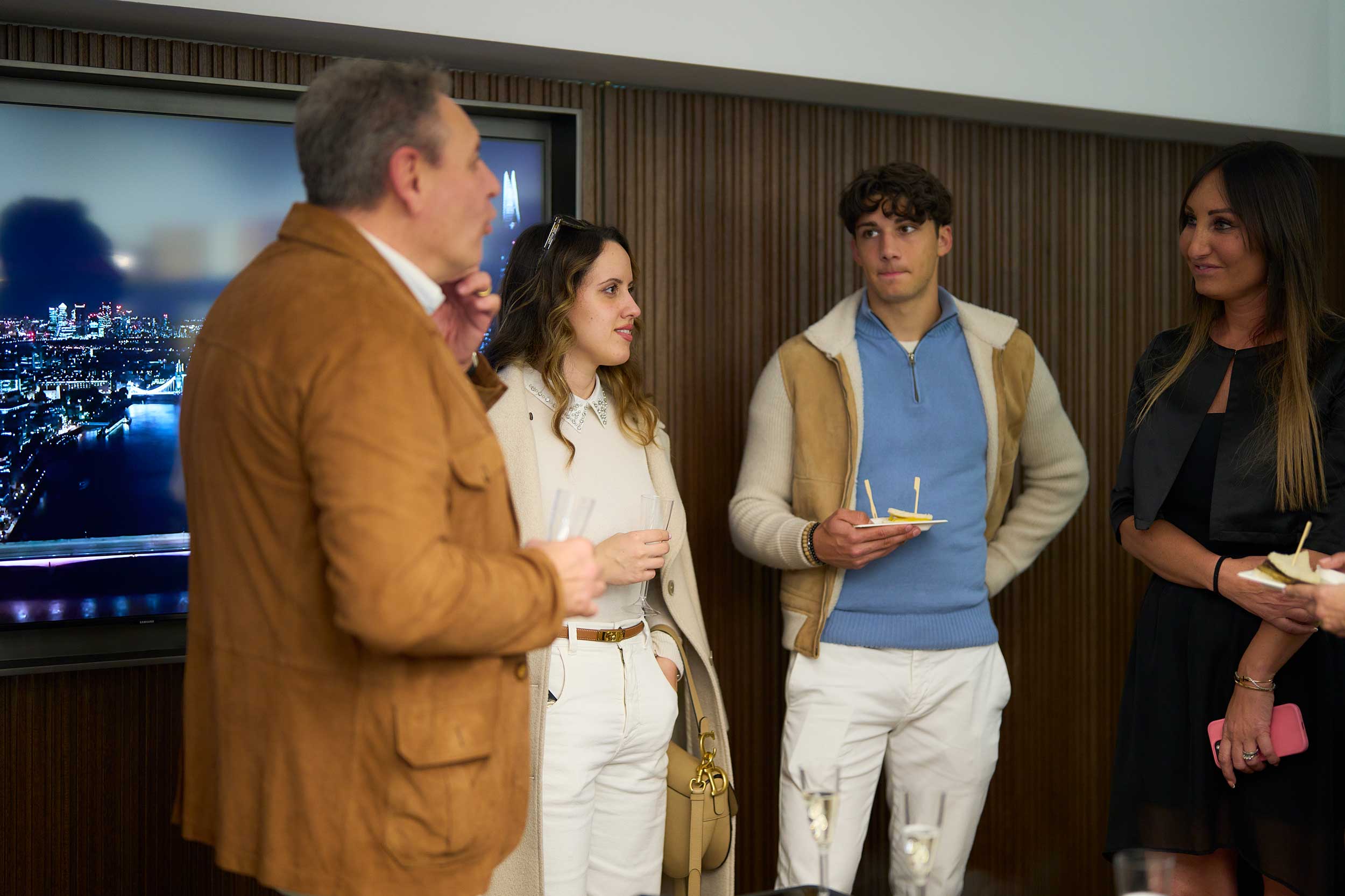 clienti-inaugurazione-concept-store-carminati