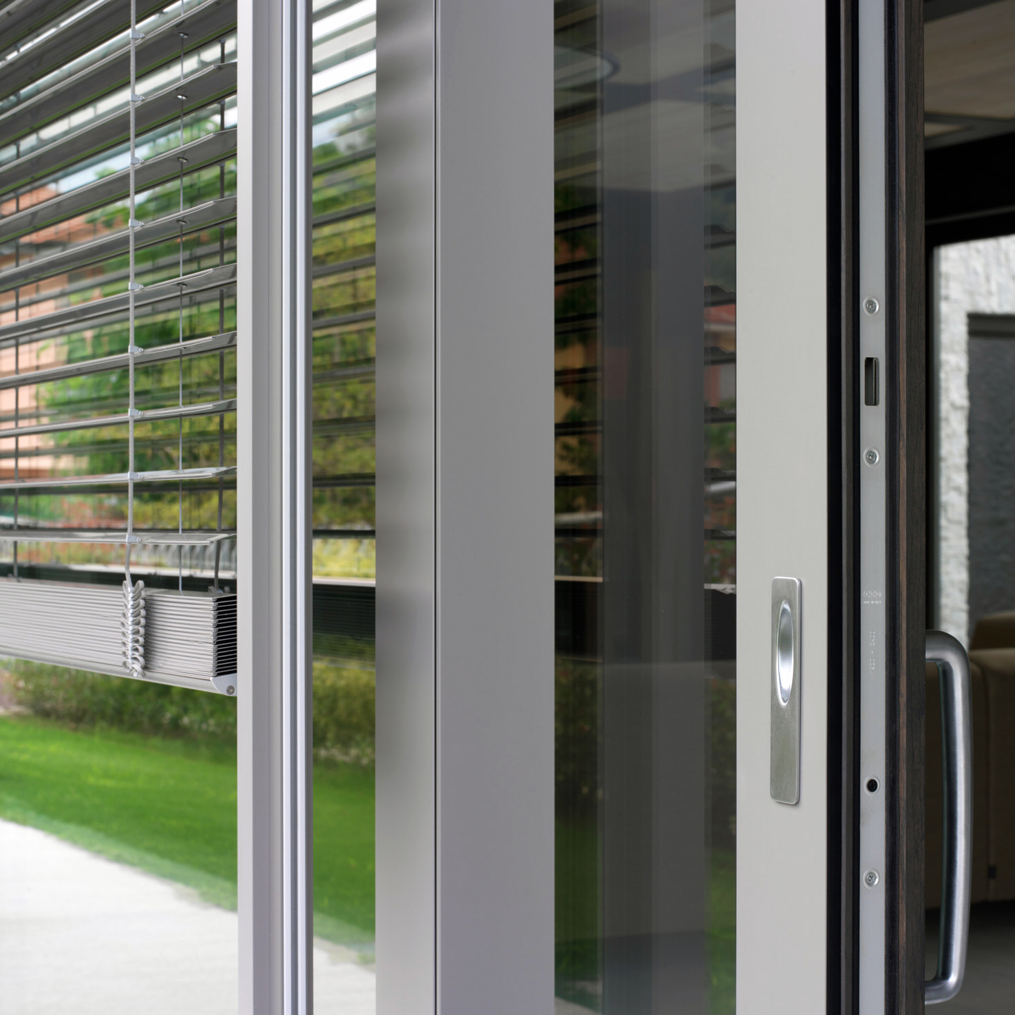 Dettaglio di alzante scorrevole HMW120