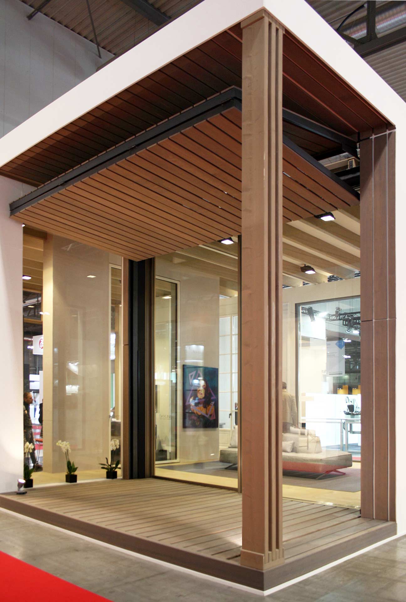 Frangisole a ginocchiera con rivestimento in cedro rosso canadese