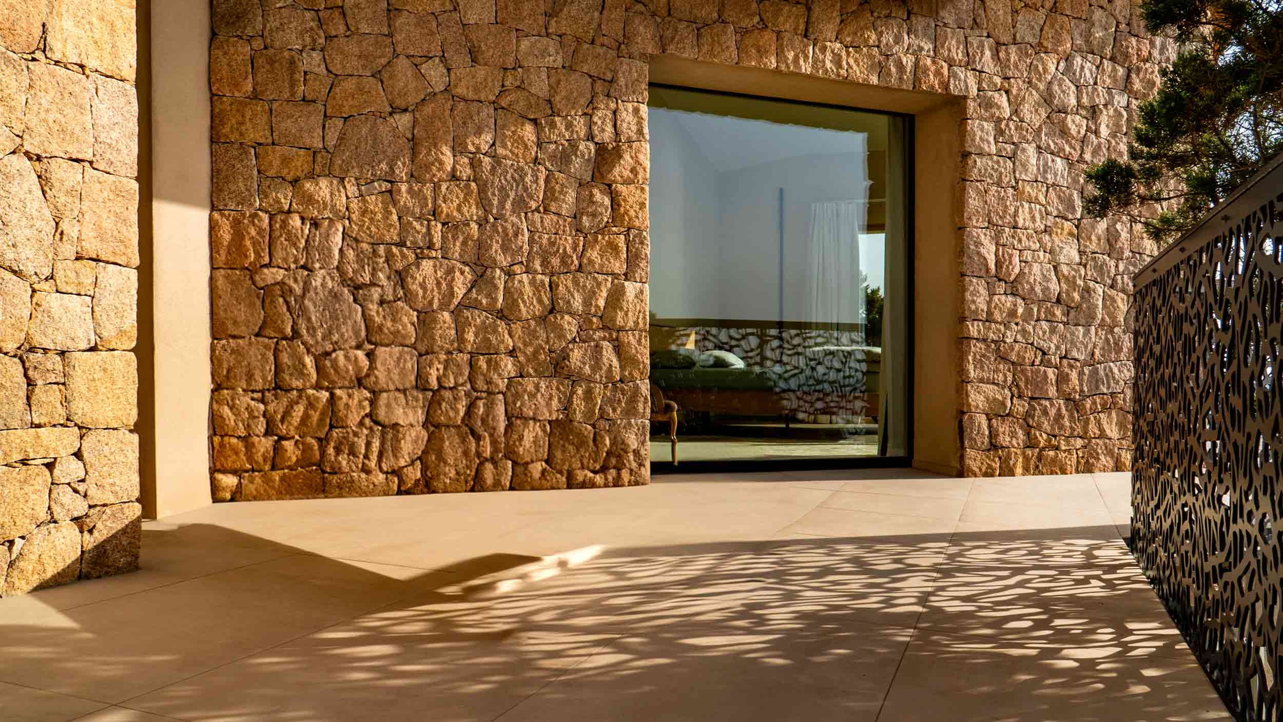 Finestra fissa modello Skyline con rivestimento esterno in alluminio