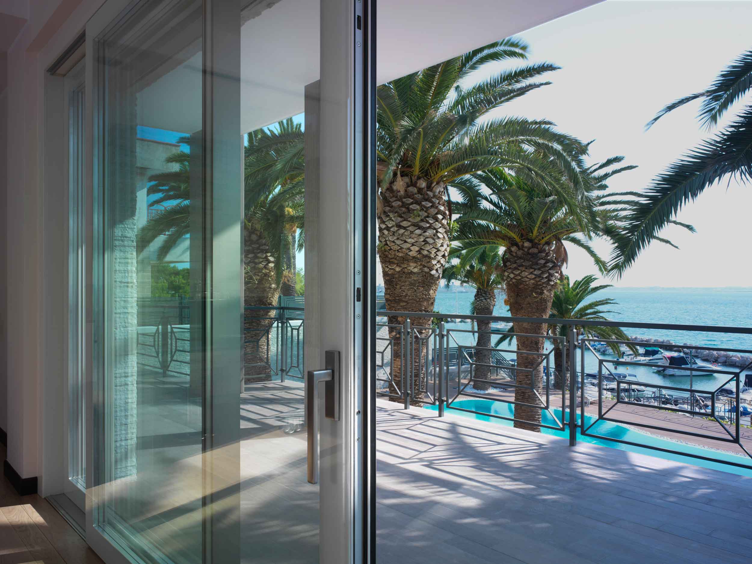 Alzante scorrevole HV90 in abete laccato bianco